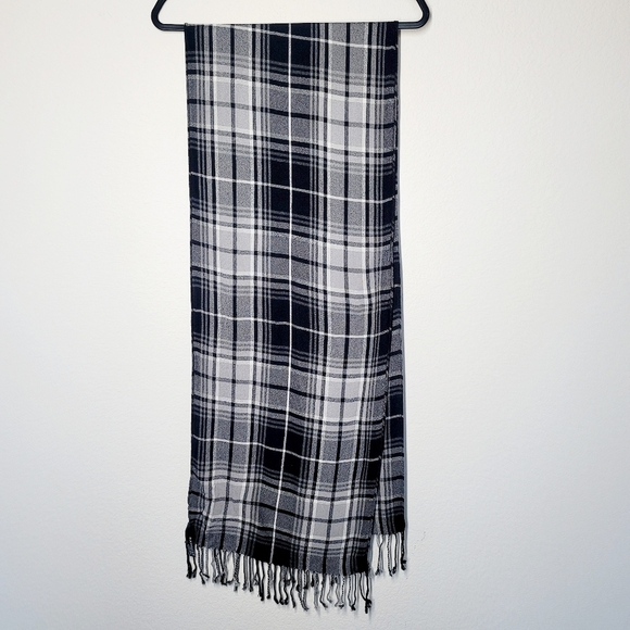 Express Black/White Plaid Scarf - Picture 4 of 5